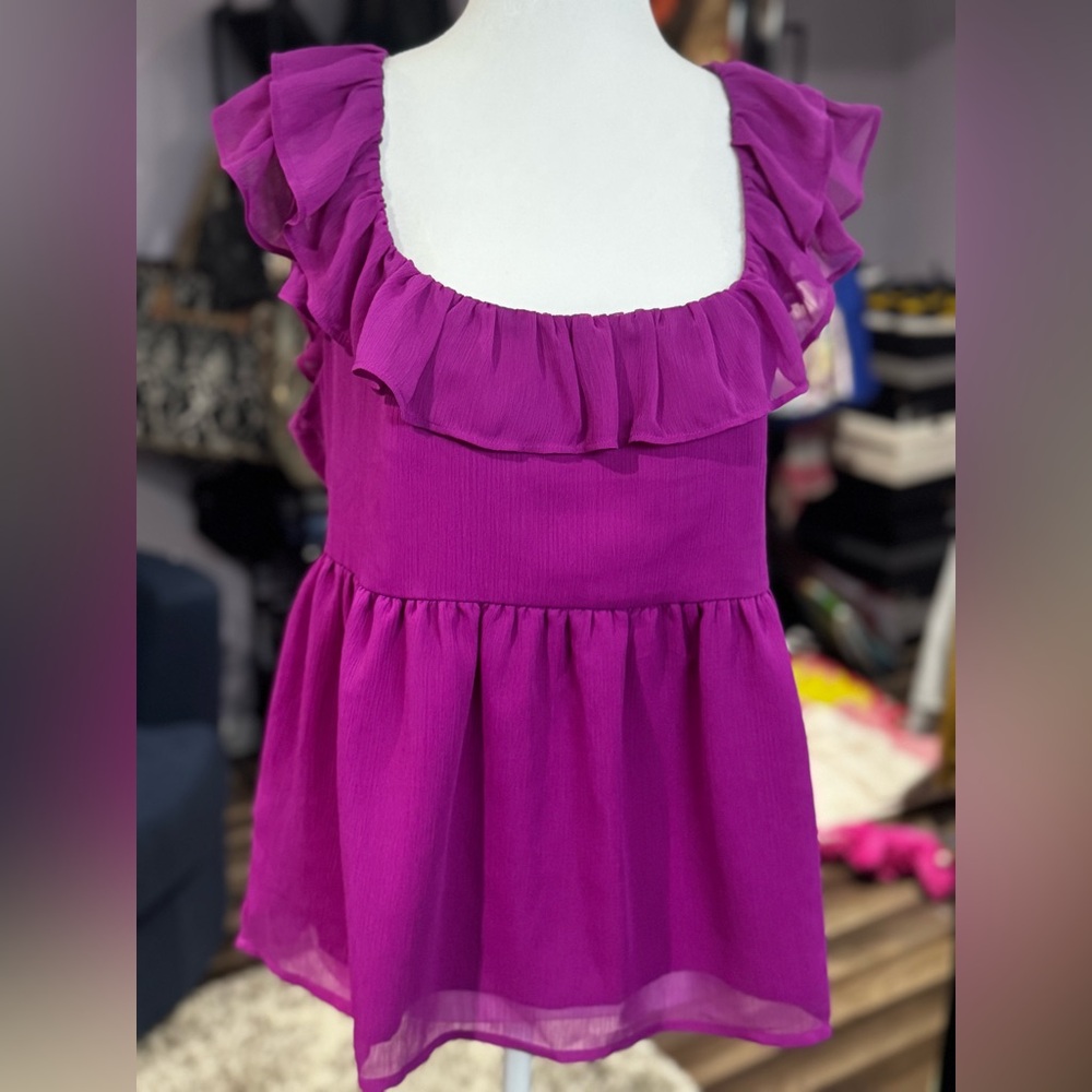 Banana Republic ruffle tank size M NWT.